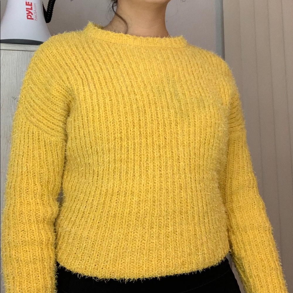 Cute Yellow knitted top!